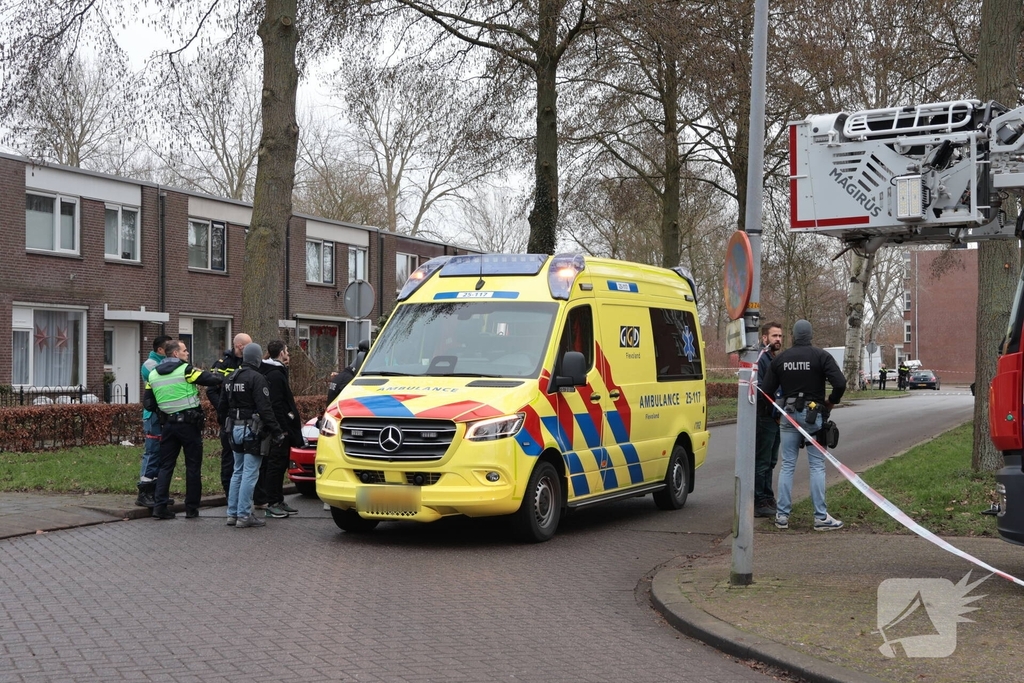 Verward persoon op dak leidt tot ingrijpen van hulpdiensten