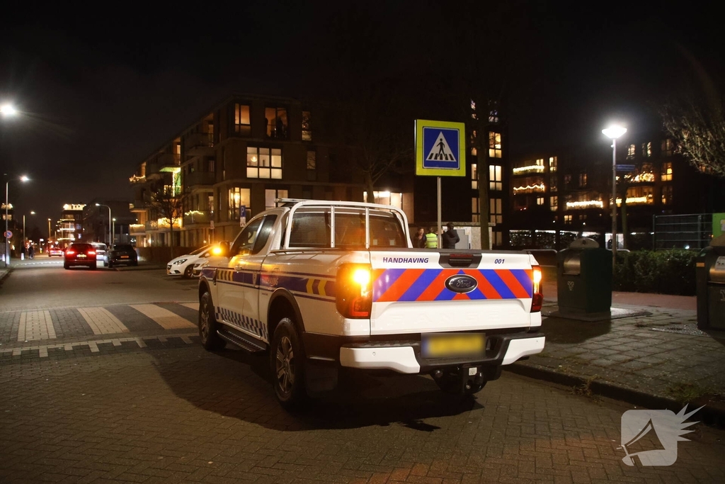Tien aanhoudingen na gooien met vuurwerk naar hulpverleners