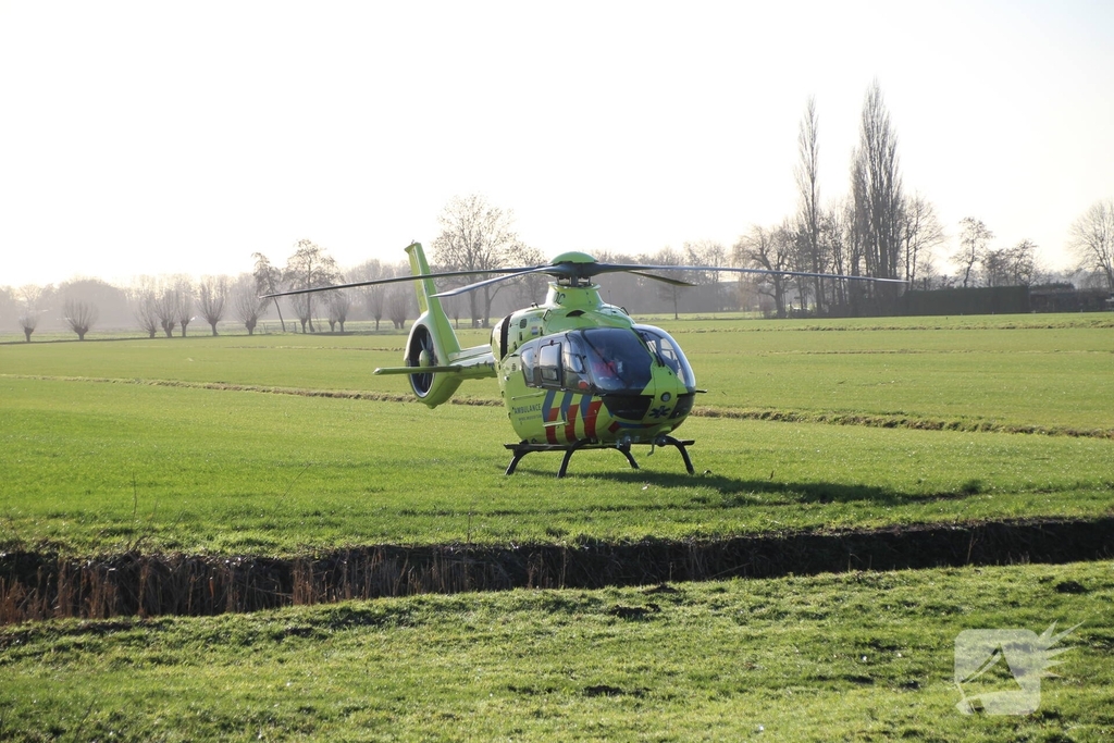 Zware aanrijding tussen auto en fietser leidt tot gewonde