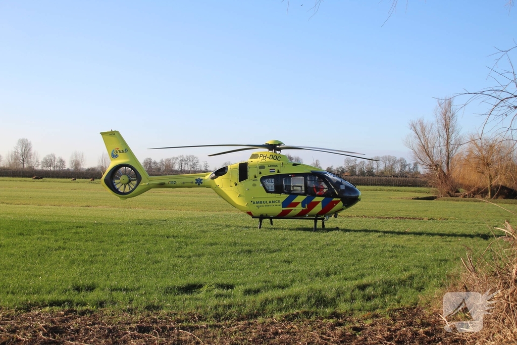 Zware aanrijding tussen auto en fietser leidt tot gewonde