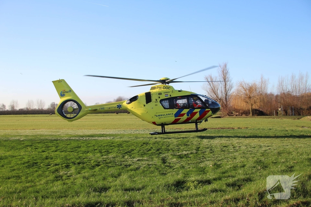 Zware aanrijding tussen auto en fietser leidt tot gewonde