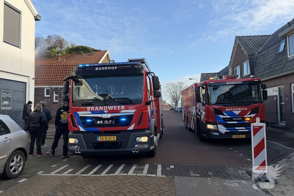 Woningbrand veroorzaakt schade aan dak