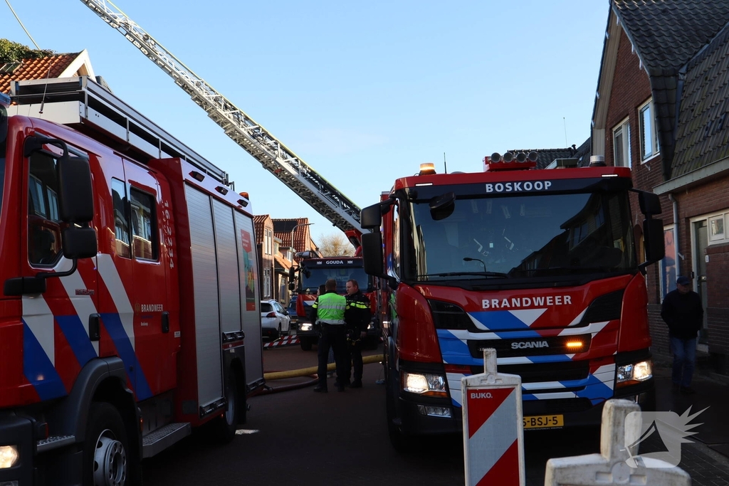 Woningbrand veroorzaakt schade aan dak