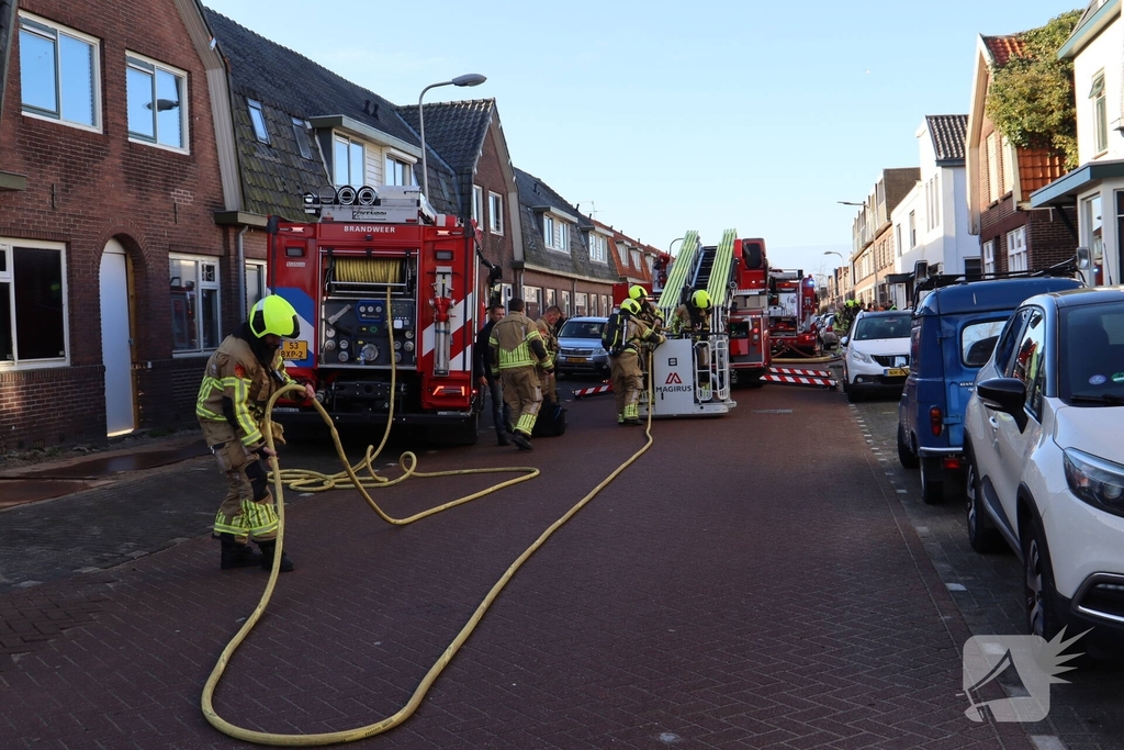 Woningbrand veroorzaakt schade aan dak
