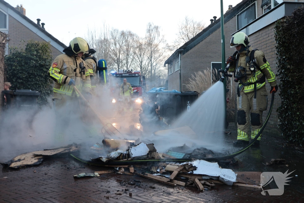 Brand in papiercontainer veroorzaakt gevaarlijke situatie