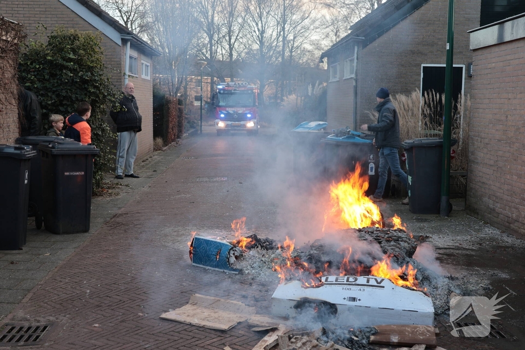 Brand in papiercontainer veroorzaakt gevaarlijke situatie
