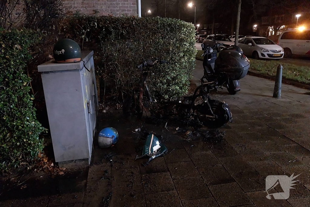 Deelscooter volledig uitgebrand