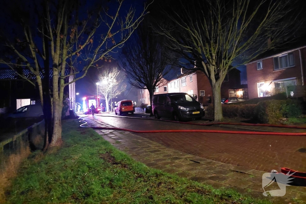 Forse rookontwikkeling door brand in bijgebouw
