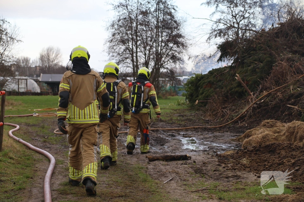 Brand in flinke berg met afval