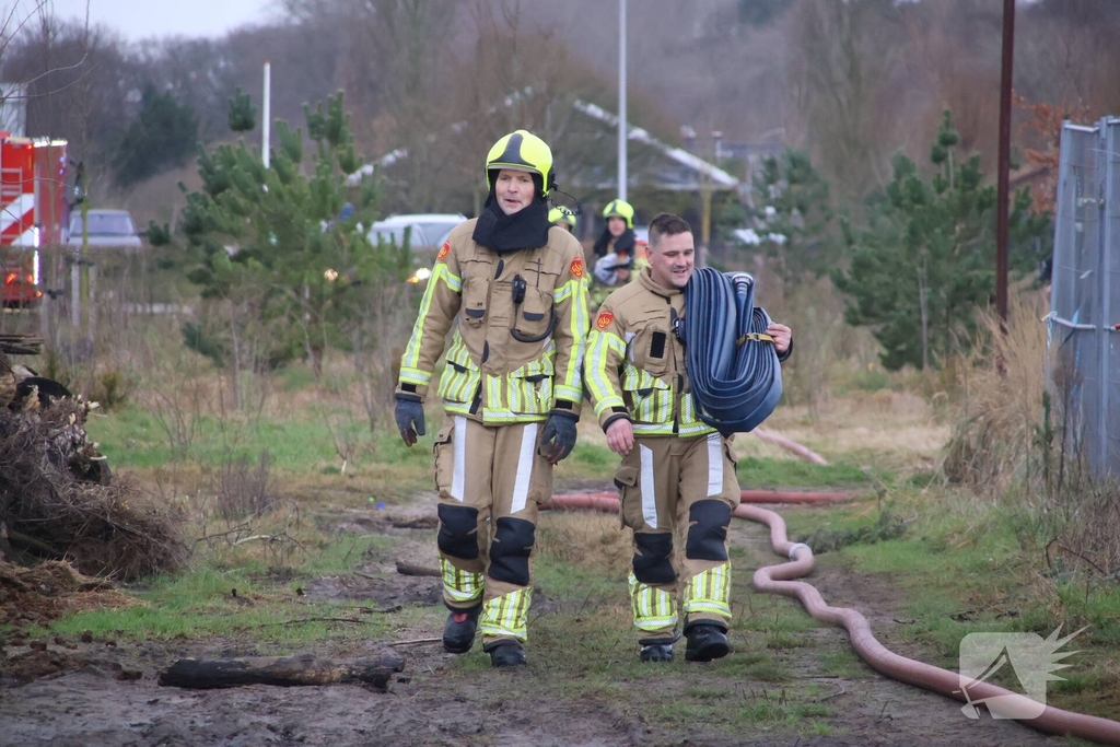 Brand in flinke berg met afval