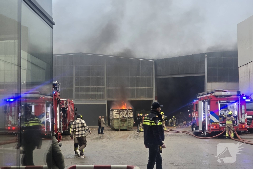 Containerbrand slaat over naar loods van recyclingbedrijf