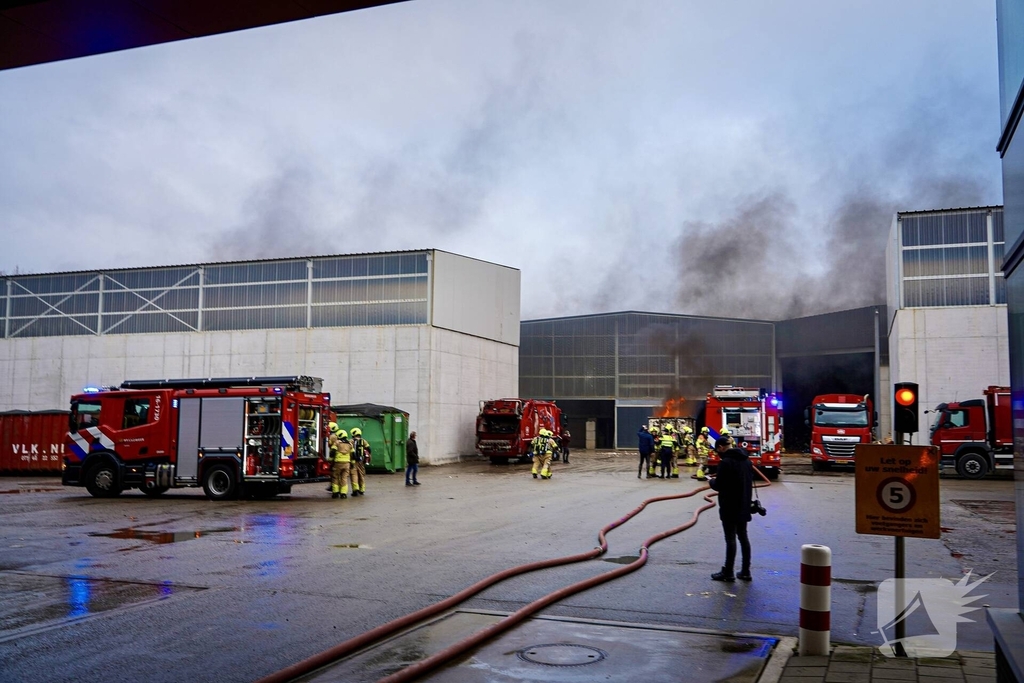 Containerbrand slaat over naar loods van recyclingbedrijf