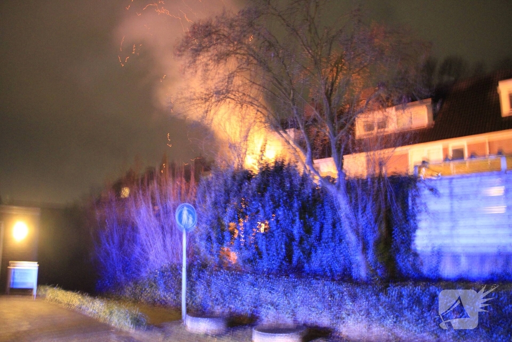 Buitenbrand beschadigt schuurtje en tuin