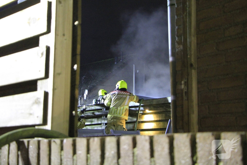 Buitenbrand beschadigt schuurtje en tuin