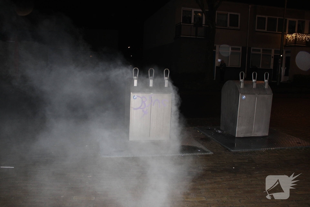 Ondergrondse papiercontainer vat vlam