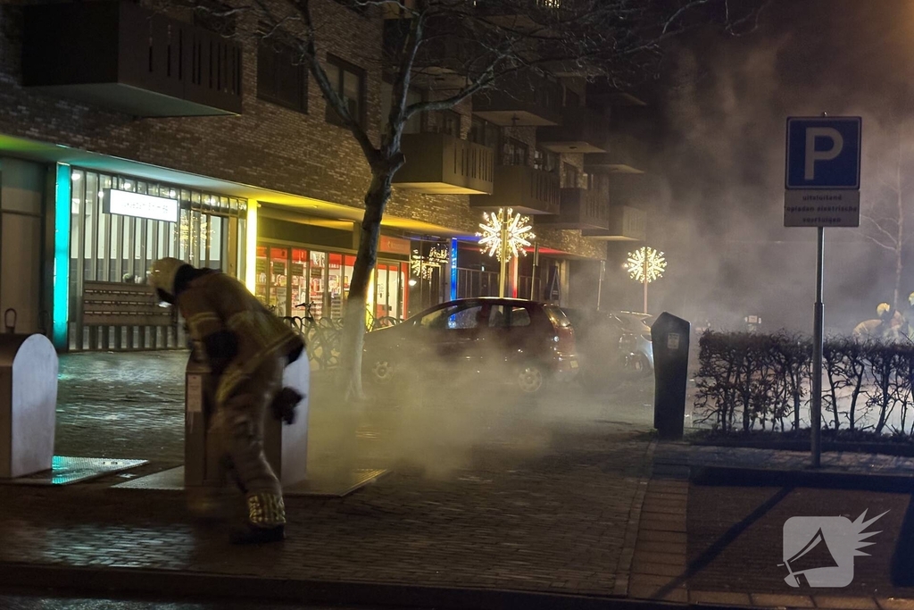 Ondergrondse papiercontainer vat vlam