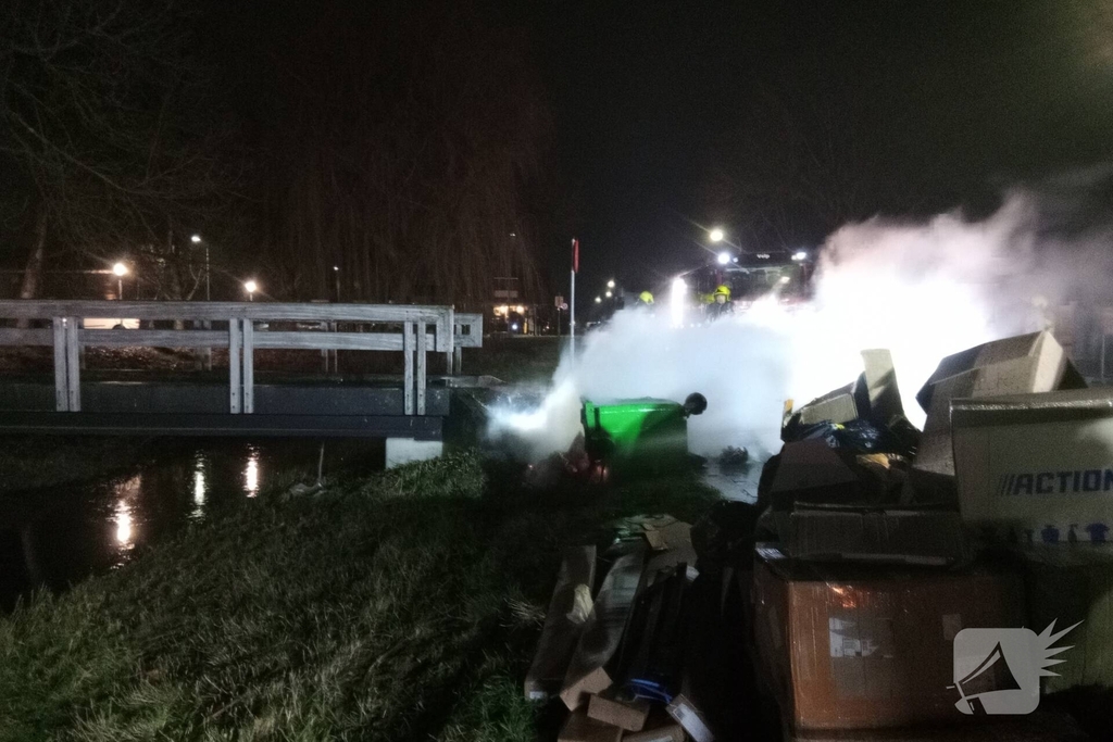 Containerbrand door grote hoeveelheid water geblust