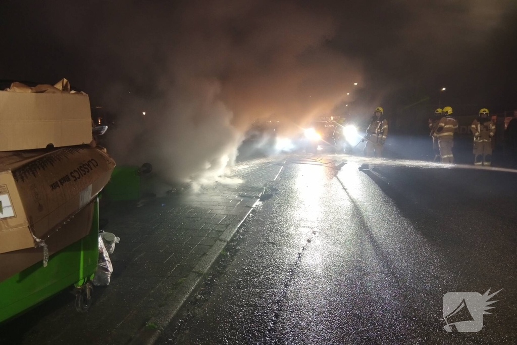 Containerbrand door grote hoeveelheid water geblust