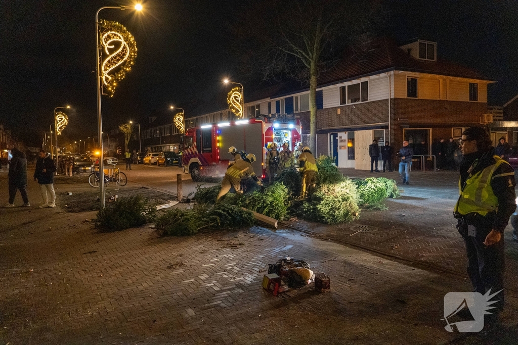 Buitenbrand en onrust rond nieuwjaarsviering
