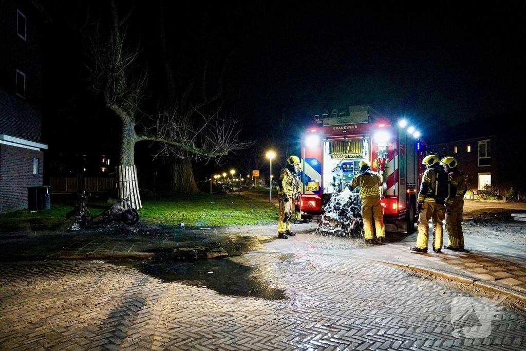 Scooter volledig verwoest door brand