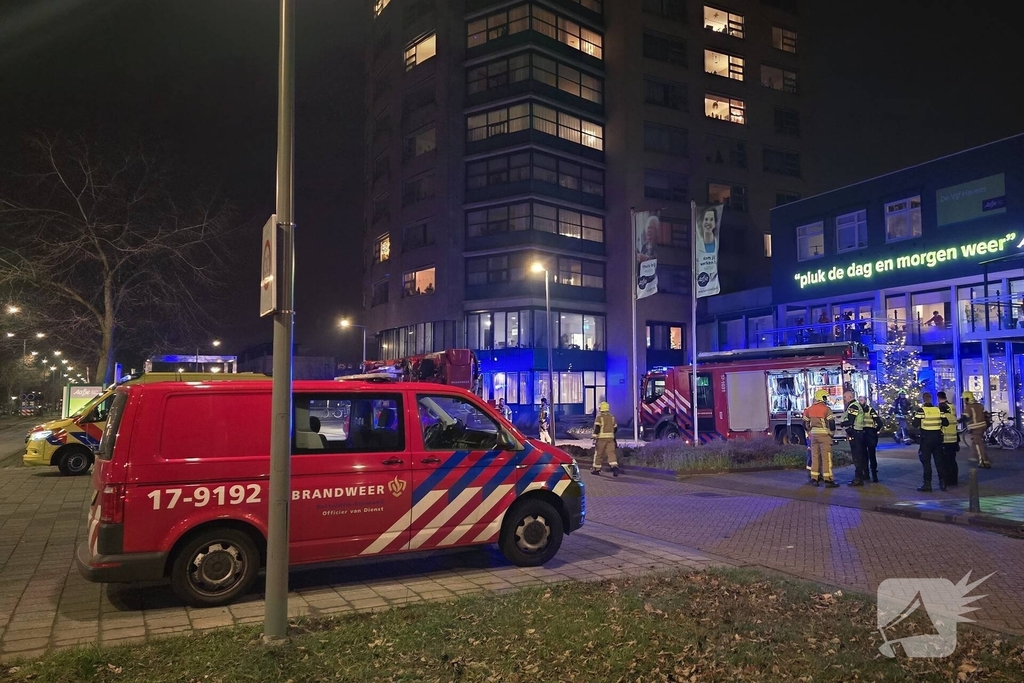 Brandweer redt bewoner uit gebouw