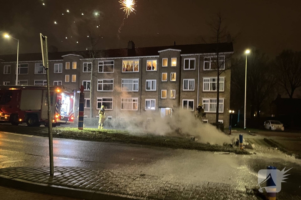 Brandweer blust brand in middenberm