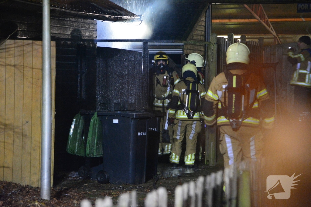 Brand verwoest bijgebouw