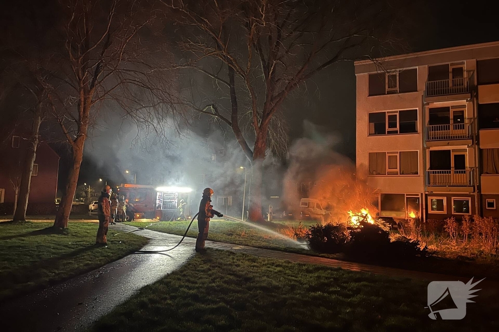 Brand in bult met kerstbomen