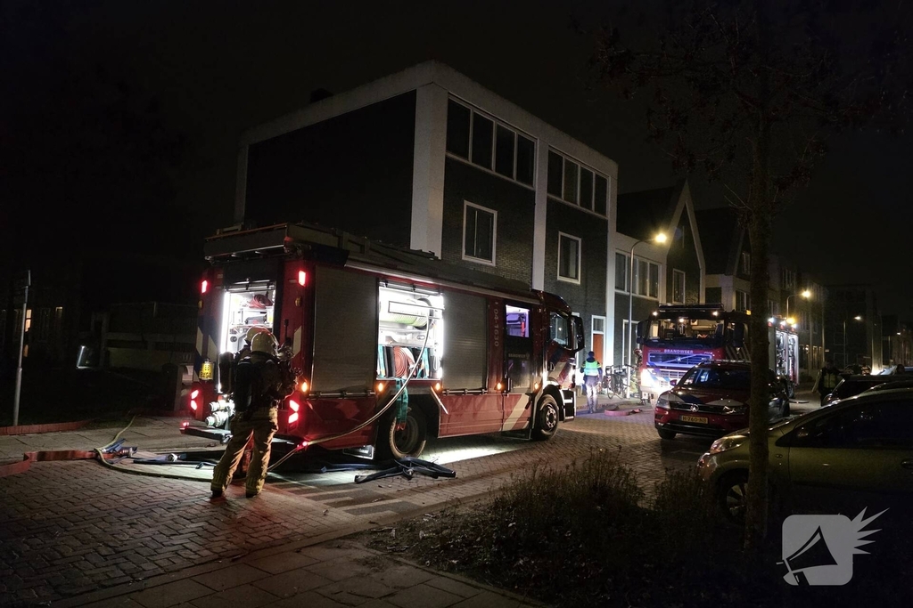 Brand in bijgebouw veroorzaakt rookontwikkeling