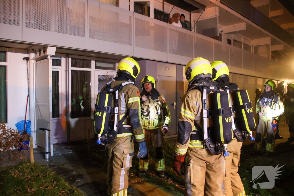 Ruit van deur geforceerd wegens brandmelding