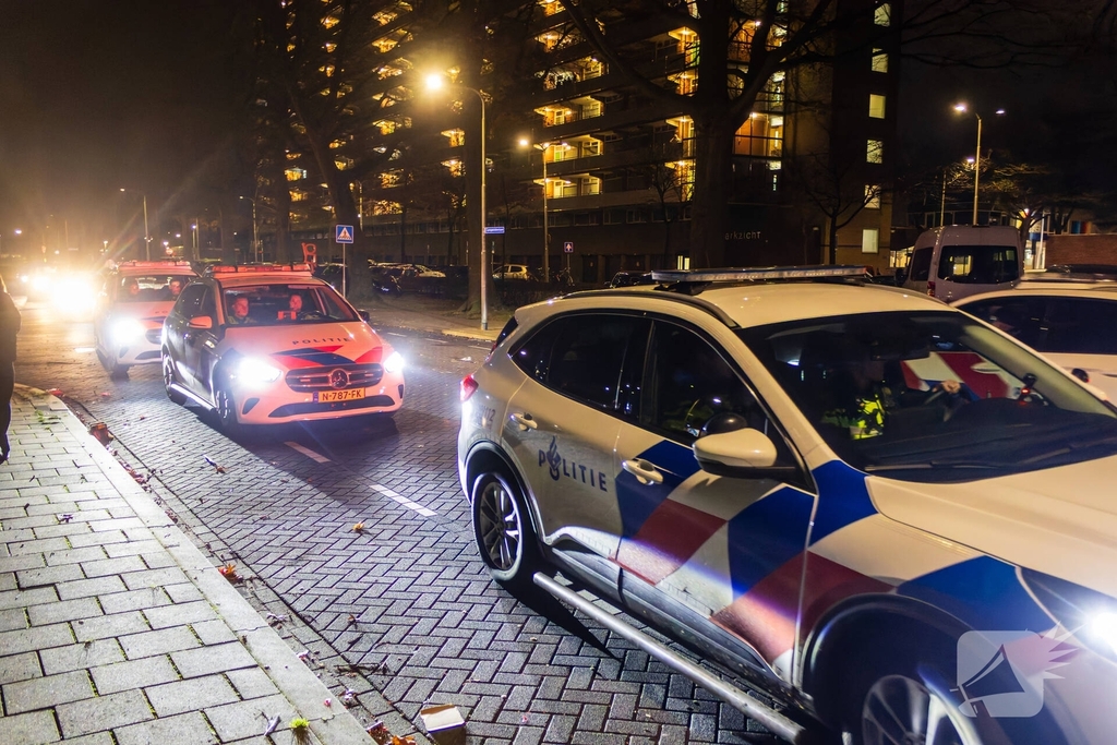 Meerdere brandstichtingen en bekogelingen door jongeren