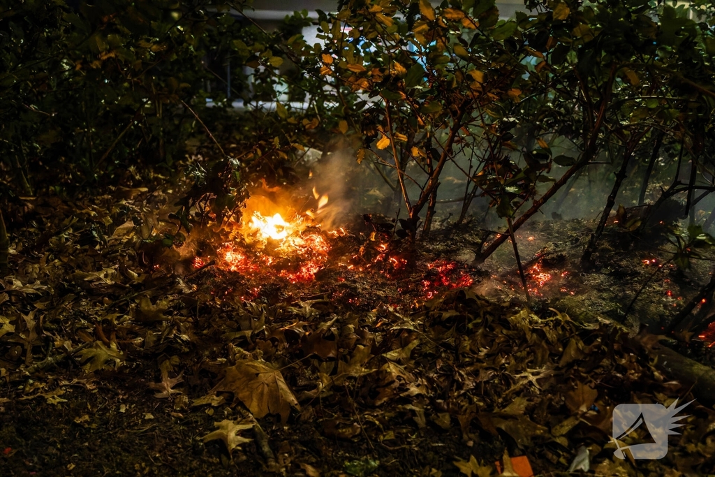Meerdere brandstichtingen en bekogelingen door jongeren