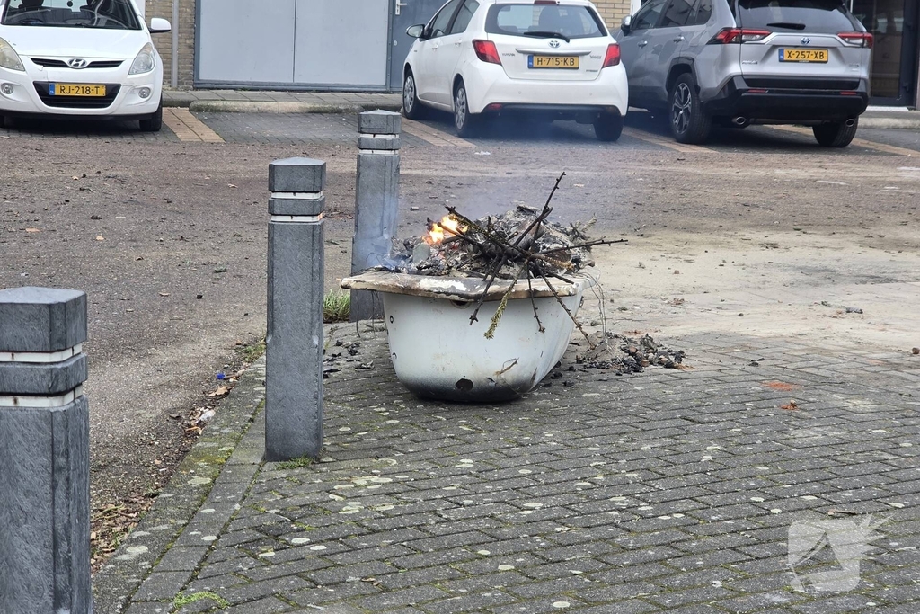 Afvalbrand onder controle na snelle inzet