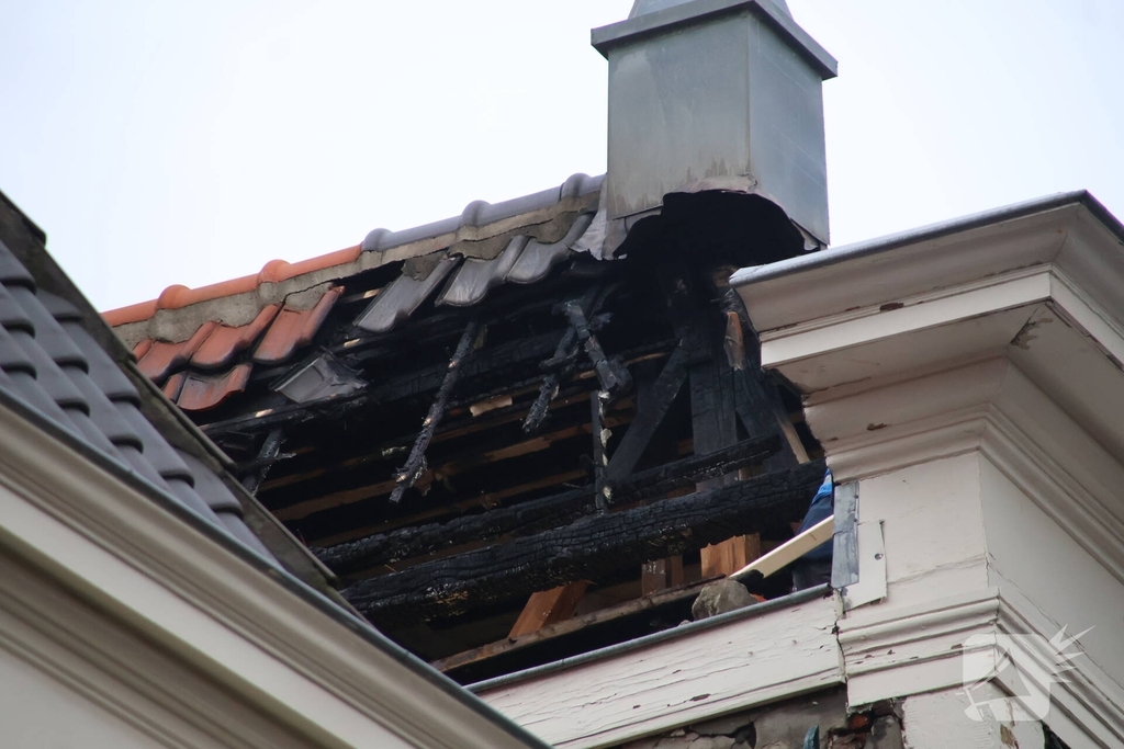 Schades van twee grote branden bij daglicht goed te zien