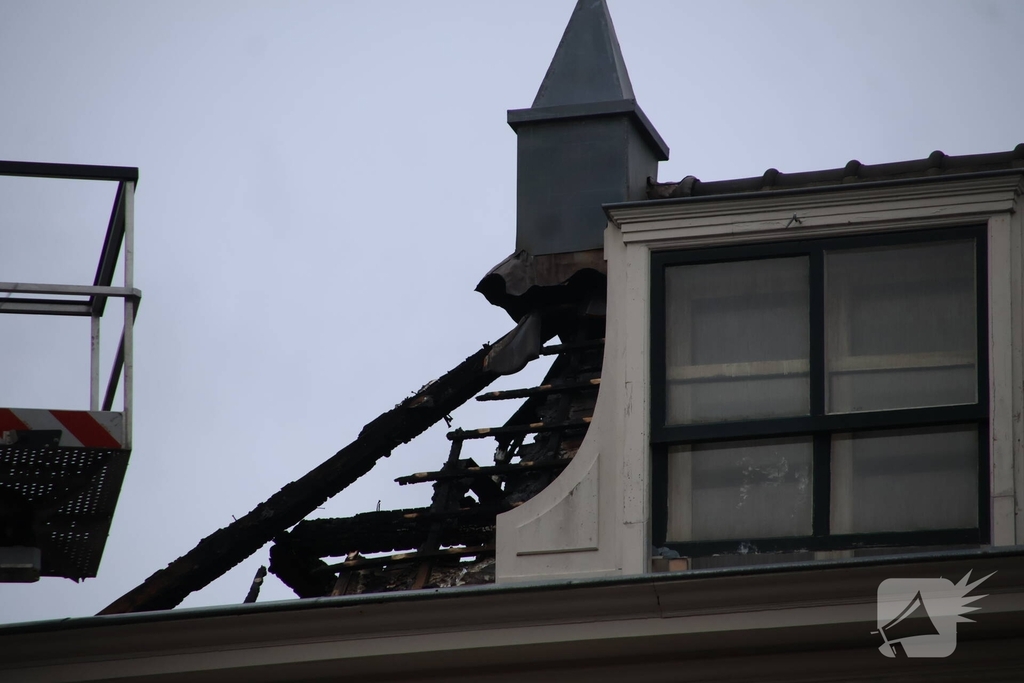 Schades van twee grote branden bij daglicht goed te zien