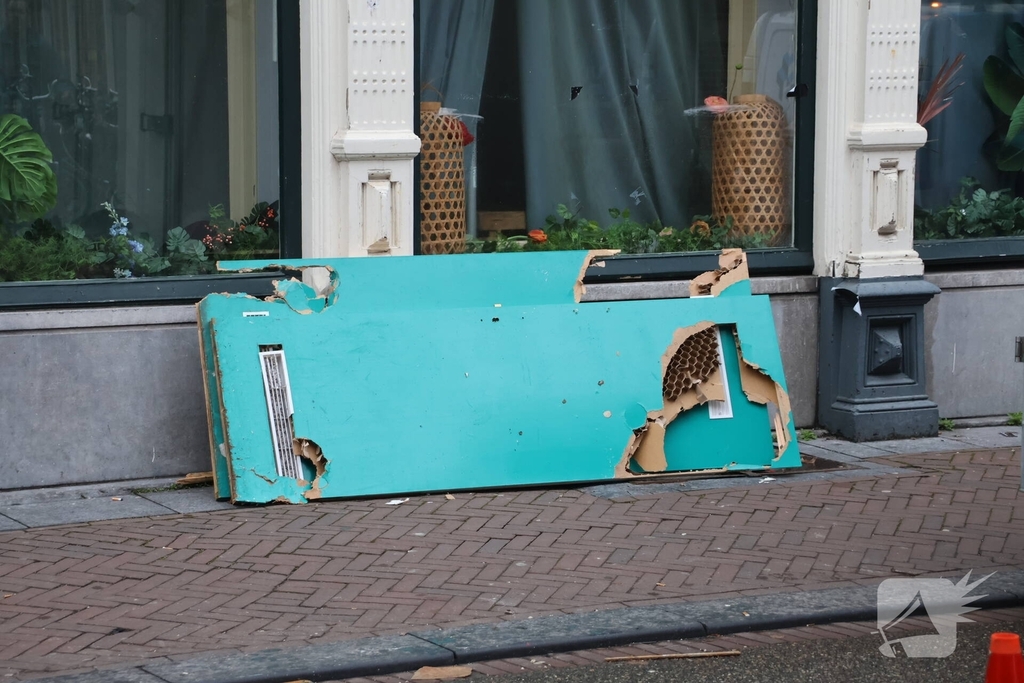 Schades van twee grote branden bij daglicht goed te zien