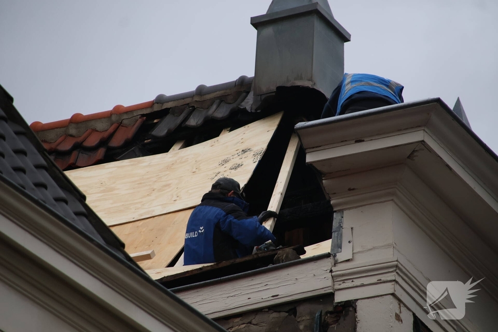 Schades van twee grote branden bij daglicht goed te zien