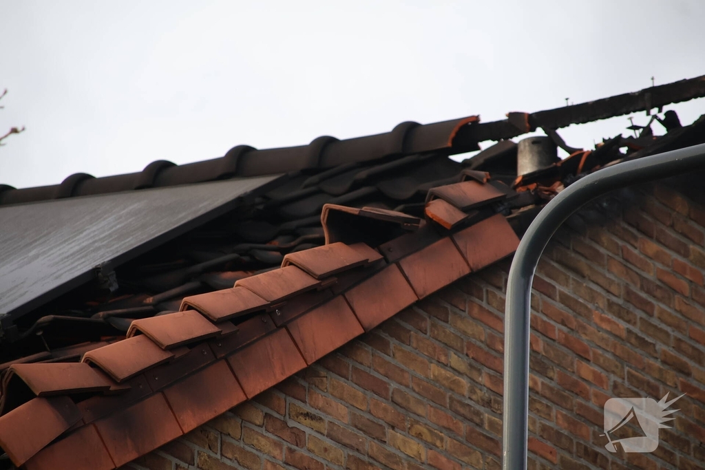 Schades van twee grote branden bij daglicht goed te zien