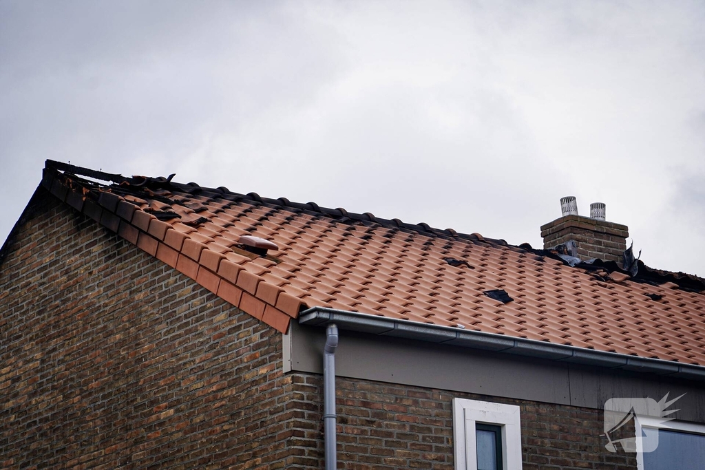 Schades van twee grote branden bij daglicht goed te zien