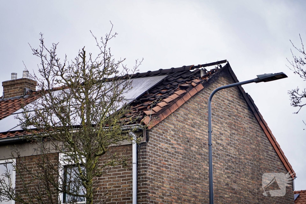 Schades van twee grote branden bij daglicht goed te zien