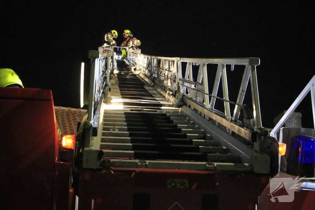 Schoorsteenbrand geblust in woning