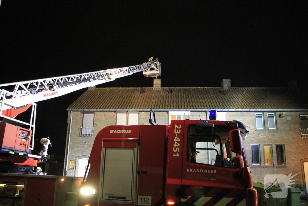 Schoorsteenbrand geblust in woning