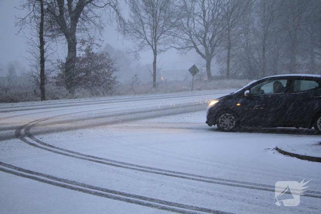 Flinke sneeuwval op tweede dag van jaar