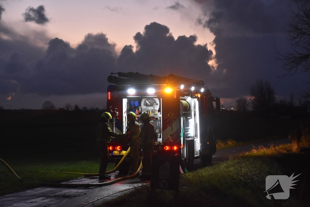 Brand bij agrarisch bedrijf vergt grote inzet