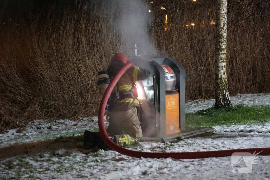 Rookontwikkeling bij brand in afvalcontainer