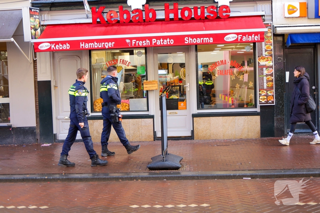 Politie onderzoekt explosie en brandstichting