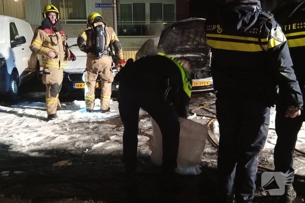 Voertuig in brand op parkeerplaats