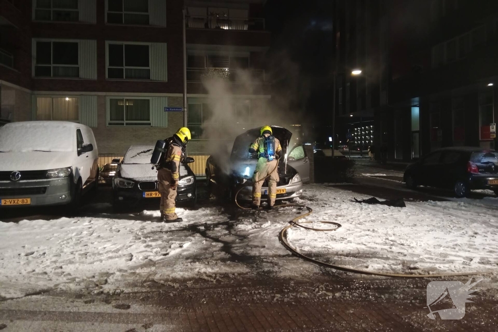 Voertuig in brand op parkeerplaats