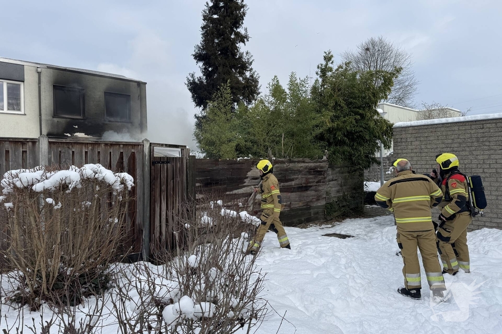 Zwaargewonde bij woningbrand