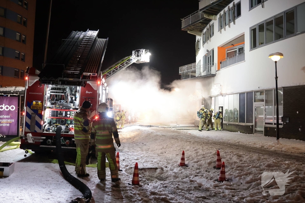 Uitslaande brand in restaurant leidt tot ontruiming appartementen